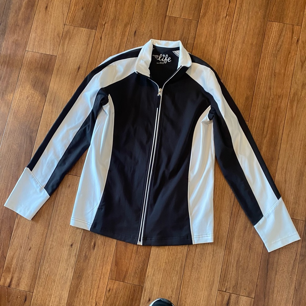 Black/White drifit stretchy jacket!  Like new!!
